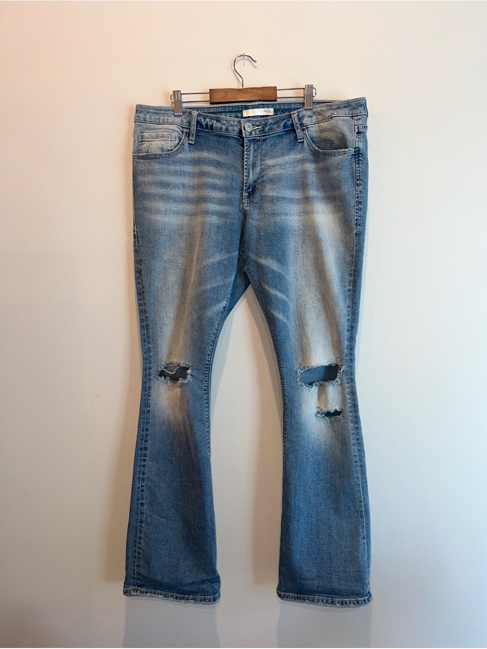 Daytrip Lynx Kick Boot Denim Distressed Jeans Size 34L Casual Western
